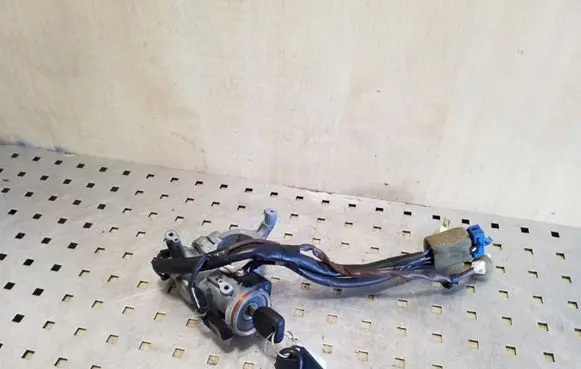 Mitsubishi Pajero Sport I Ignition lock 337891