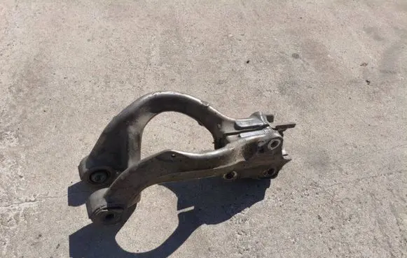 Opel Insignia A Front wheel hub spindle knuckle 23189143
