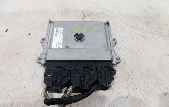 Dacia Sandero Engine control unit/module 237105500R 237103302S A3C0093180001