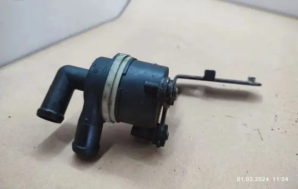 Volkswagen PASSAT CC Electric auxiliary coolant/water pump 5N0965561A