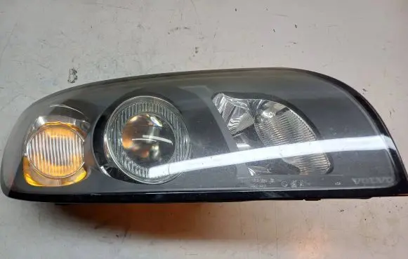 Volvo V50 Headlight/headlamp 30698886 0301198204