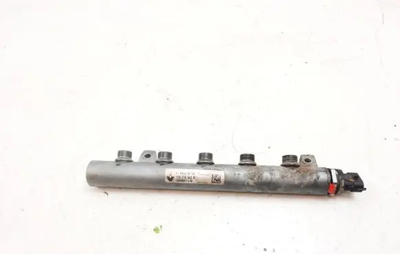 Opel Vivaro Fuel main line pipe 175210542R 0281006192