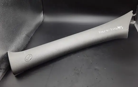 Hyundai Santa Fe (A) pillar trim 858102B010