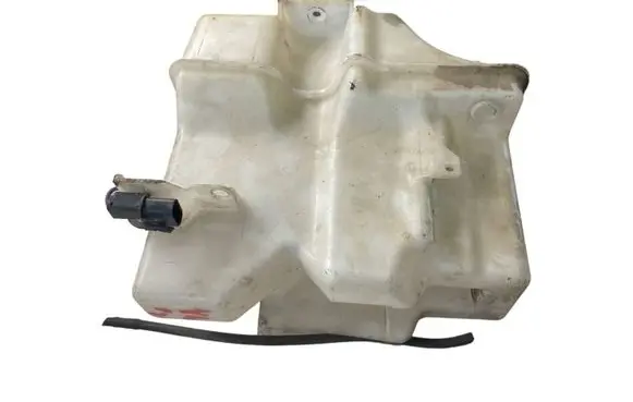 Mitsubishi Outlander Windshield washer fluid reservoir/tank