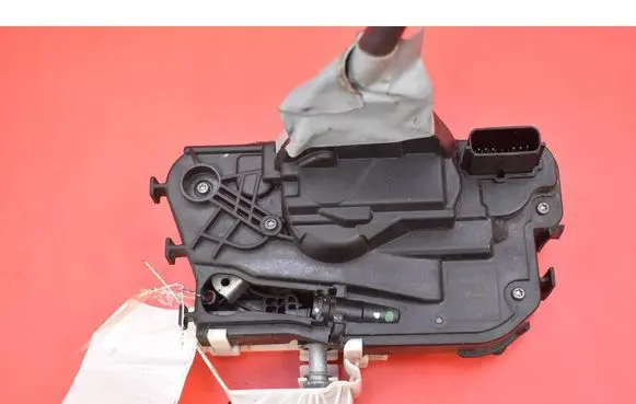 Ford Focus Front door lock E01950105