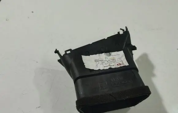 Citroen C4 Grand Picasso Dash center air vent grill 303814