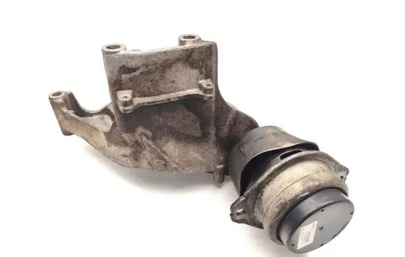 Volkswagen Touareg I Engine mount bracket 070199307B