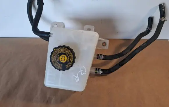 Brake fluid reservoir