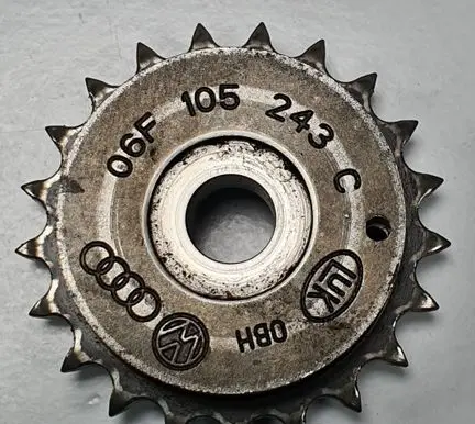 Audi A6 S6 C6 4F Oil pump 06F105243C