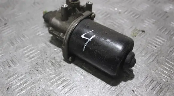 Volkswagen Golf IV Wiper motor