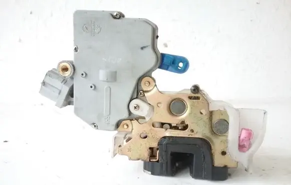 Subaru Impreza II Front door lock