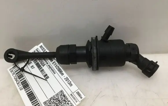 Nissan Note (E11) Clutch master cylinder 306101U60A