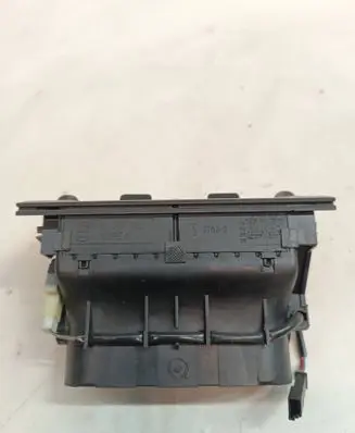 BMW 5 E39 Dash center air vent grill 8376150