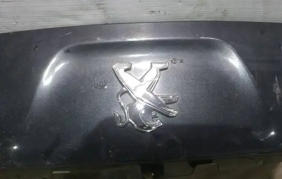 Peugeot RCZ Manufacturer badge logo/emblem 