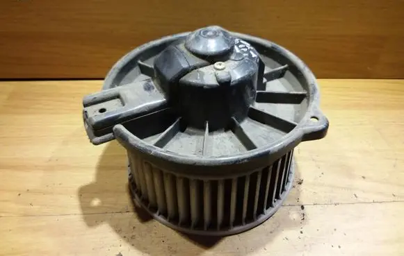 Toyota Corolla E100 Heater fan/blower 1940000520