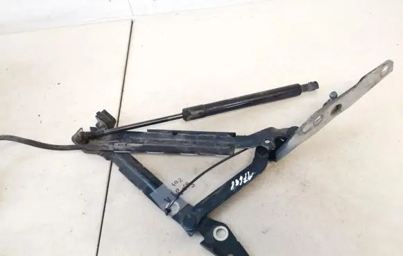 Volvo S80 Tailgate/trunk/boot hinge 9483297