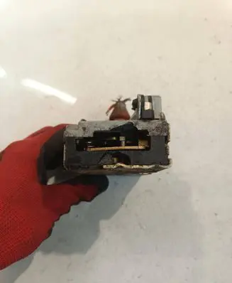 Peugeot 206 Front door lock 