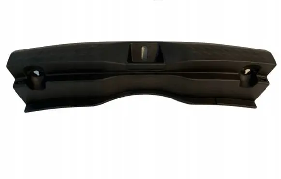 Trunk/boot sill cover protection