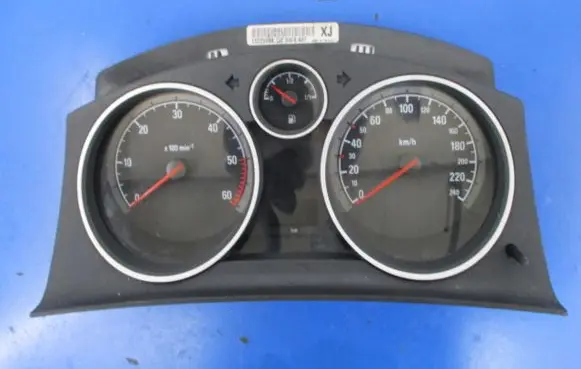 Opel Zafira B Speedometer (instrument cluster) 13225988