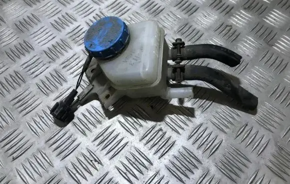 Brake fluid reservoir