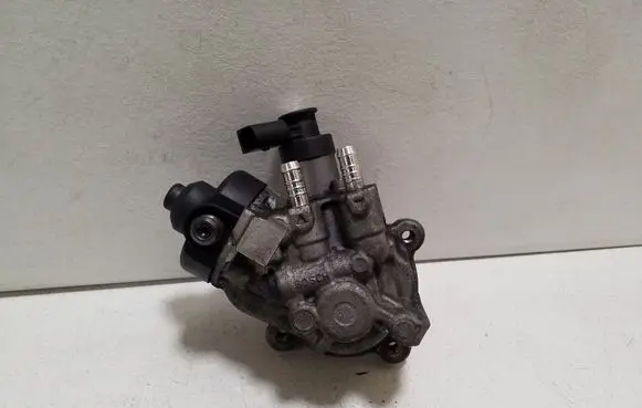 Audi A1 Fuel injection high pressure pump 04L130755D 0445010357