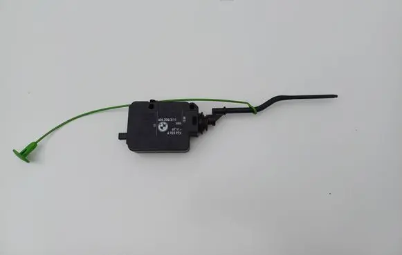 BMW 3 E46 Fuel tank cap lock 6923973 67116923973