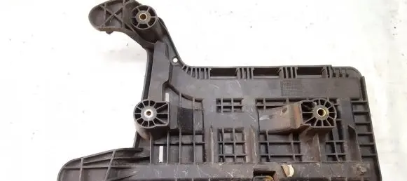 Volkswagen PASSAT B6 Battery box tray 1K0915333C