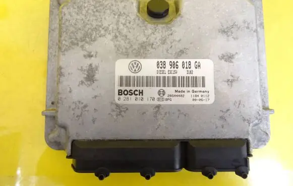 Volkswagen PASSAT B5 Engine control unit/module 038906018GA 0281010170