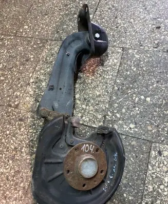 Volkswagen Golf VI Rear wheel hub