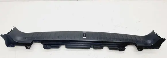 Trunk/boot sill cover protection