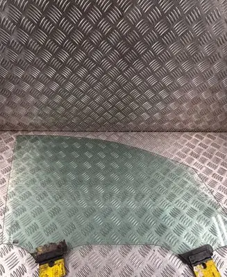 Audi Q7 4M Front door window glass four-door 4M0845022