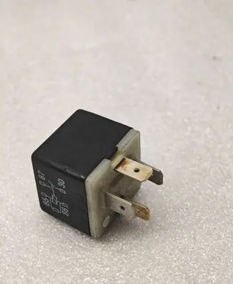 Audi A4 S4 B5 8D Other relay 431951253H