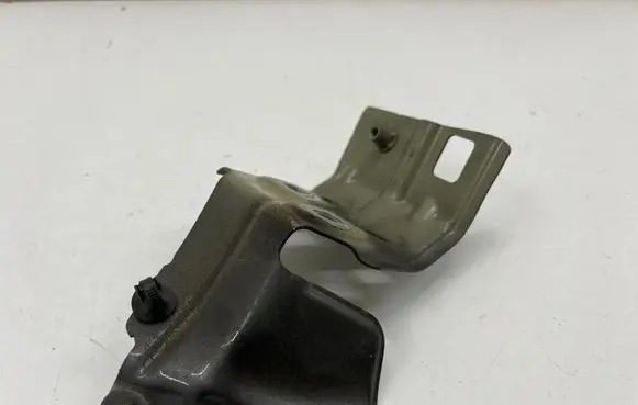 Mercedes-Benz CLA C118 X118 Fender mounting bracket A1188804300