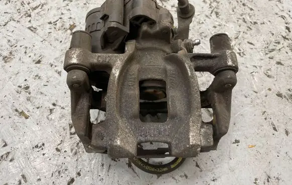 BMW 1 F40 Rear brake caliper 6892606