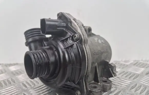 BMW 7 F01 F02 F03 F04 Water pump 11868015