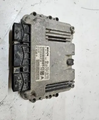 Nissan Almera Tino Engine control unit/module 0281010265 237104U100