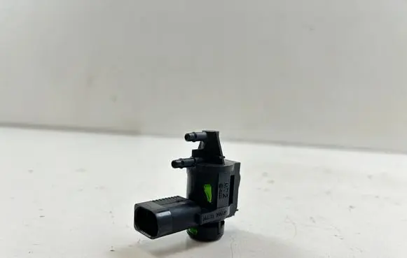 Volkswagen Phaeton Turbo solenoid valve 1J0906283B