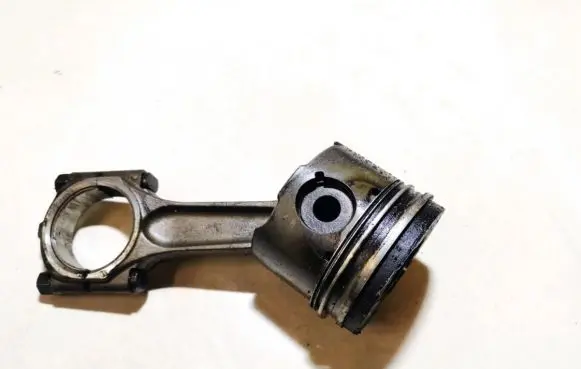 Citroen C5 Piston with connecting rod