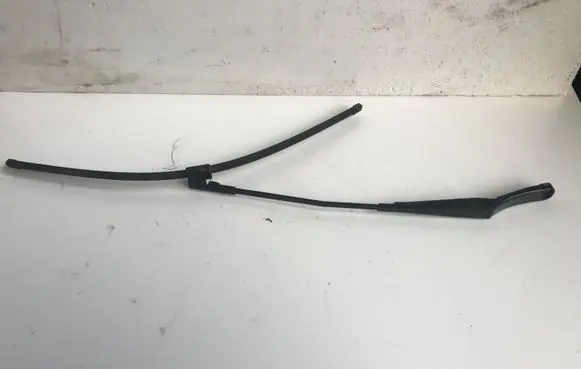 Volkswagen Golf Plus Front wiper blade arm 5M0955409A 5M0955409C