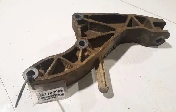 Opel Zafira B Engine mounting bracket 24459826