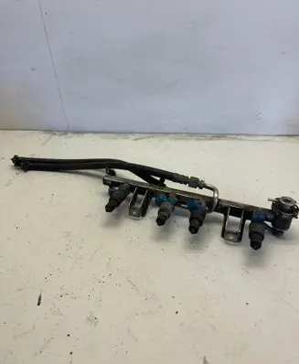 Audi A4 S4 B5 8D Fuel injector 06B133551C