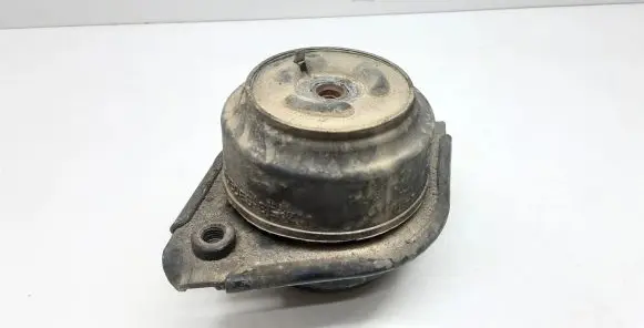 Mercedes-Benz R W251 Engine mount bracket A2512402717