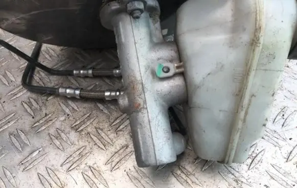 Master brake cylinder