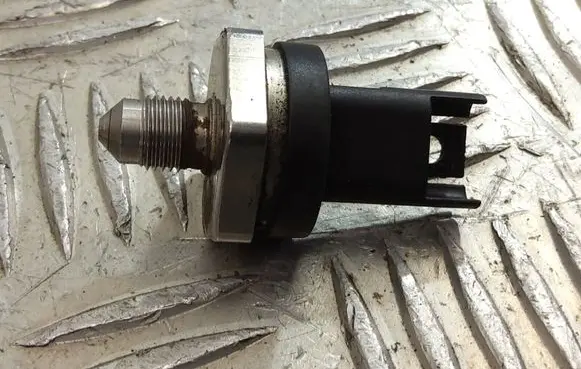 Fuel pressure sensor