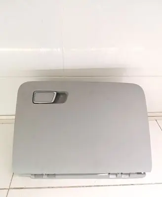 Glove box