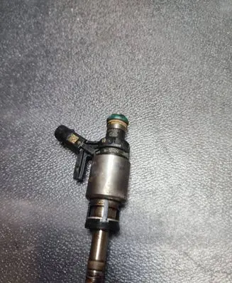 Volkswagen Golf VII Fuel injector 06L906036L