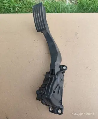 Mazda 3 II Accelerator throttle pedal 3N619F836BF 6PV00864153