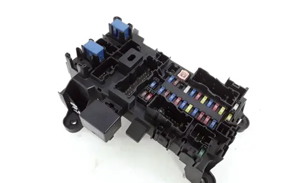 Suzuki Grand Vitara II Fuse module 07797J05 64JZ