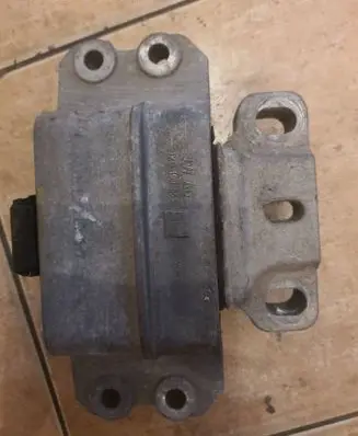 Volkswagen PASSAT B6 Engine mount bracket 1K0199555