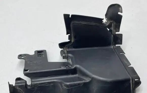 Volvo V70 Intercooler air guide/duct channel 31383692 M0N7A
